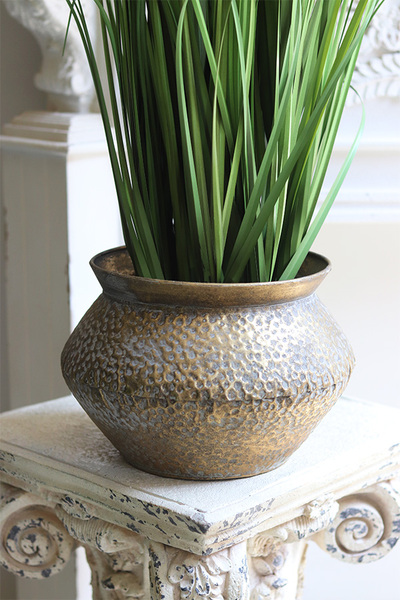 Amelia Eduardo 2, sztuczna trawa w metalowej donicy