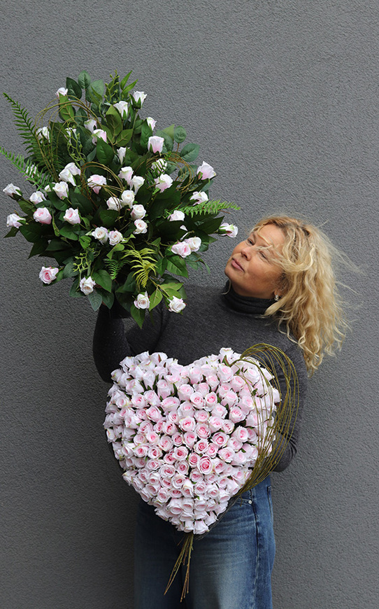 Różane Pink, nagrobny bukiet we wkładzie do wazonu