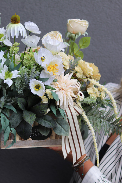 Yreta, dekoracja nagrobna w skrzynce