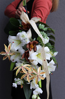 Hefrata bukiet nagrobny z liliami tendom.pl