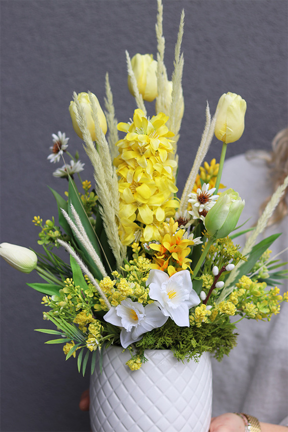 Żółta Medina, kompozycja wielkanocna w naczyniu