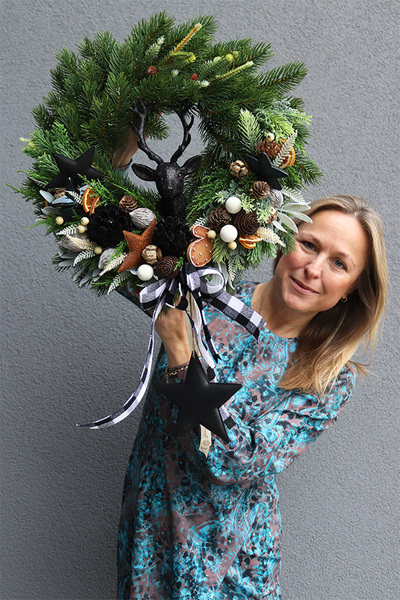 Czarny Renifer Industrial, wianek świąteczny