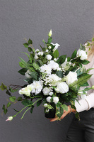 Białe Wspomnienia 2, bukiet nagrobny do flakonu