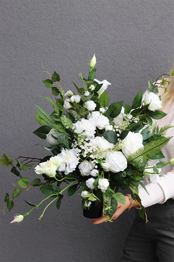 Białe Wspomnienia 2, bukiet nagrobny do flakonu, dł.47cm