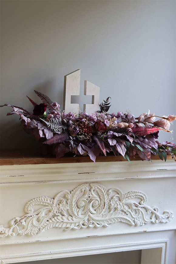 Mortario Cross, dekoracja nagrobna z drewnianym krzyżem