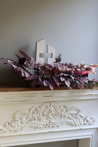 Mortario Cross, dekoracja nagrobna z drewnianym krzyżem