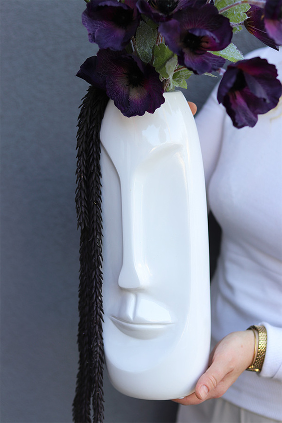 Violet Moderno Head, kompozycja kwiatowa w wazonie