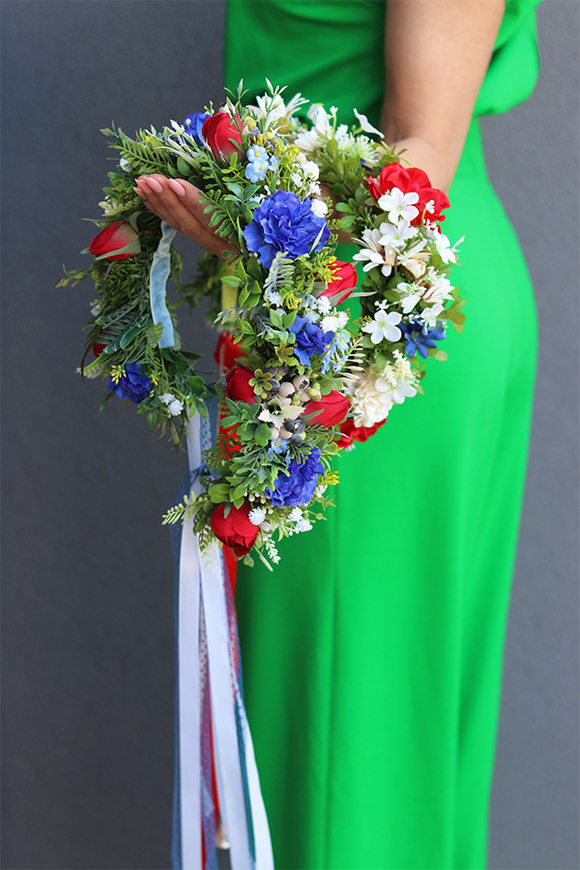 Polonia, kwiatowy wianek na głowę