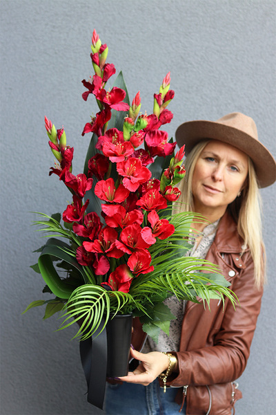 Mieczyki Czerwień 2, bukiet nagrobny we wkładzie