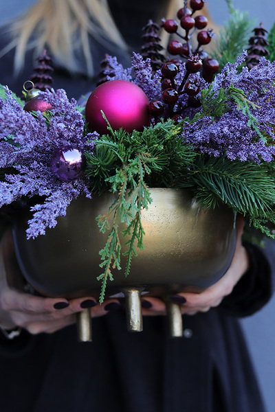 Royal Christmas, fioletowy stroik świąteczny w naczyniu