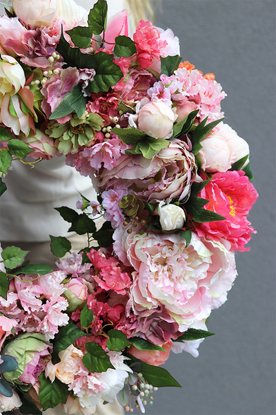 Kwiatowe Tornado Pink, duży wianek dekoracyjny