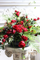 Czerwień Deluxe, kompozycja nagrobna w misie