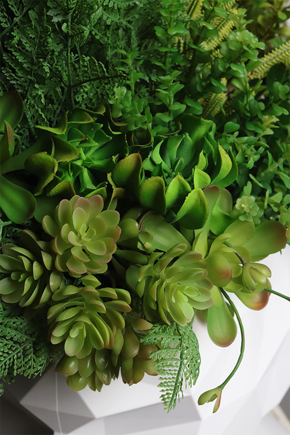 White Adonis Head, nowoczesna dekoracja zielona w głowie