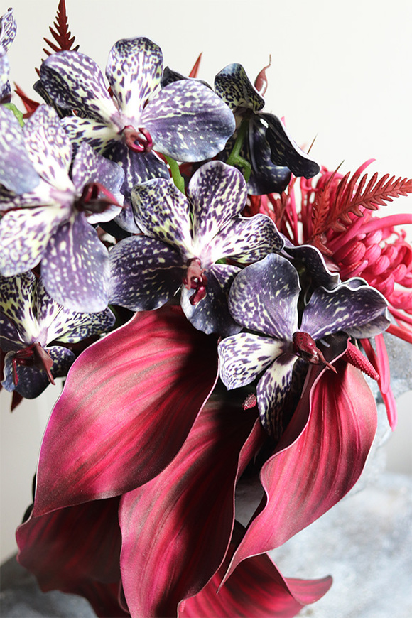 Exotica Head, kompozycja kwiaty w głowie