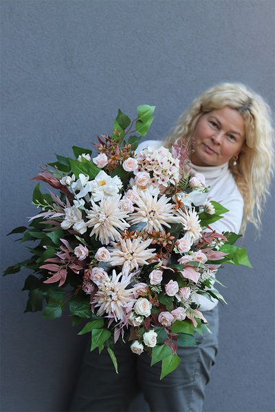 Brigitte Cream, elegancka wiązanka nagrobna