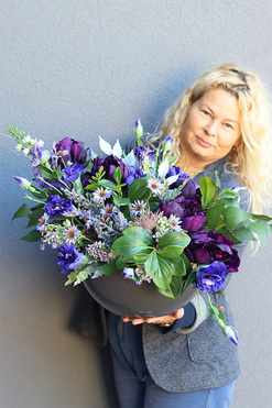 Fioletera, kompozycja nagrobna w misie, wym.45x62cm 