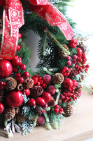 Red Time, świąteczny wianek na drzwi