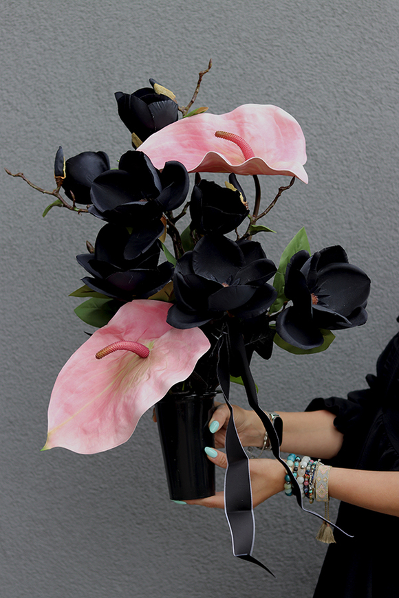 Czarna Magnolia, bukiet nagrobny we wkładzie