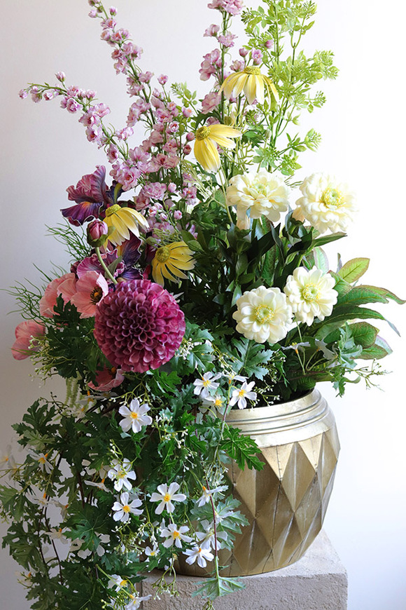 Spring GoldLine, dekoracja kwiatowa w koszu