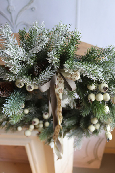 Skandynawska Noc, bożonarodzeniowy wianek na drzwi