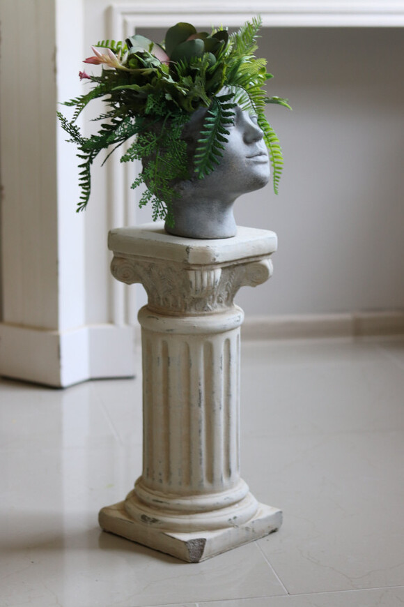 Tamara Head 2, kompozycja sukulenty w głowie