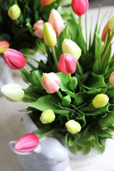 kompozycja wielkanocna z gumowymi tulipanami, Rabbit, wys.34cm