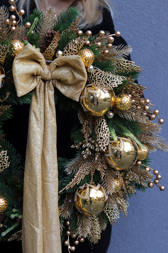 Golden Ambient, złoty świąteczny wianek z kokardą