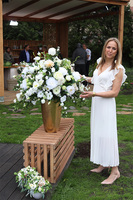 Sakramento Złota Bajka, kompozycja kwiatowa w złotym naczyniu, wym.115x100cm 