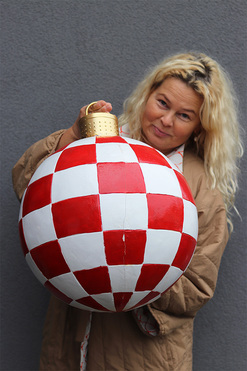 Winter Ball, figurka bombka ceramiczna E, wym.39x41.5cm 