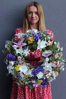 Wiosenna Rabata, kwiatowy wianek na drzwi