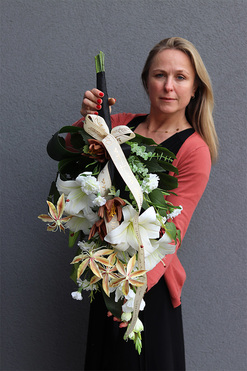 Hefrata, bukiet nagrobny z liliami, dł.86cm