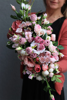 Pink Lady Alladino, kompozycja kwiatowa w lustrzanej misie