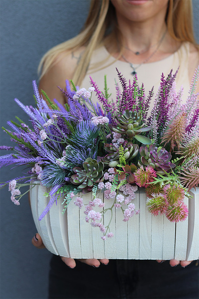 Wrzosowiska, kompozycja kwiatowa w drewnianej skrzynce, wym.33x46x28cm