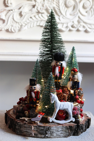 Dziadki w Lesie, scenka świąteczna na brzozie