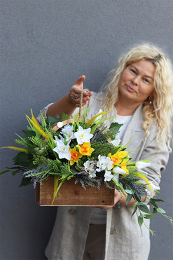 Kellasa, wiosenna kompozycja nagrobna w skrzynce, wym.38x50cm