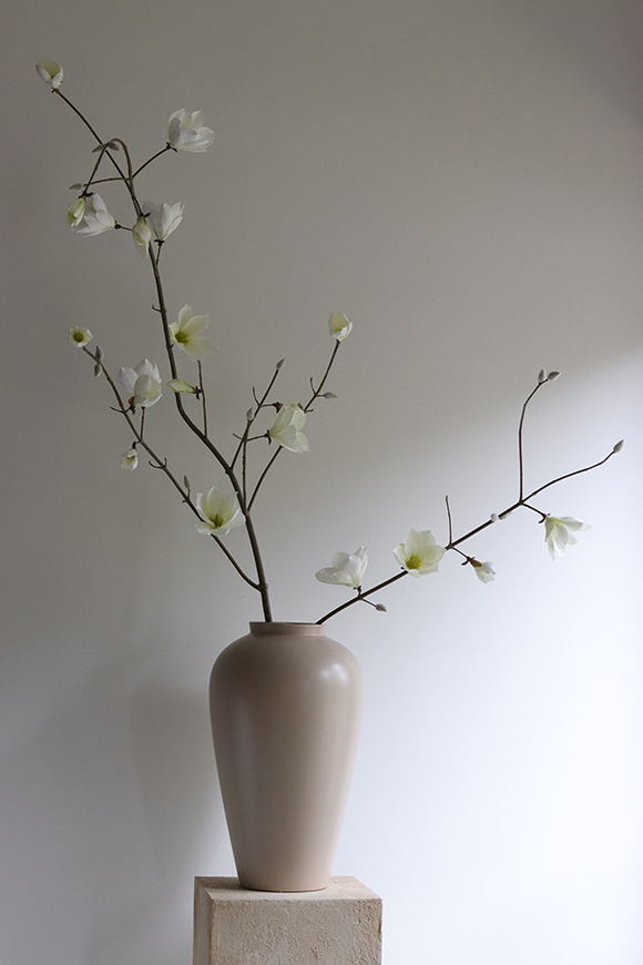 Magnolia Vase XL, kwiaty w wazonie