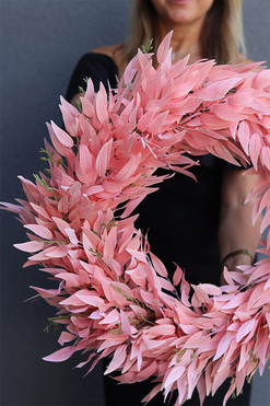 Pink Cavellia, różowy wianek z ruskusem, rozp.58cm