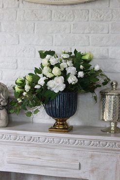 Bluenolli, kompozycja kwiatowa w pucharze, wys.44cm 