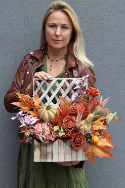 Jesiennie w Domu, kompozycja w drewnianej skrzynce, wym.41x42x22cm