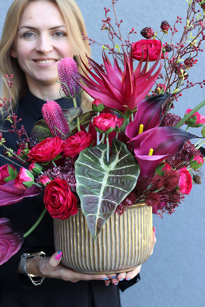 Bordona Krolewska, nowoczesna kompozycja kwiatowa, wym.46x55x32cm