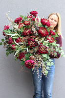 Burgunde, kompozycja nagrobna w naczyniu, wym.60x80x68cm