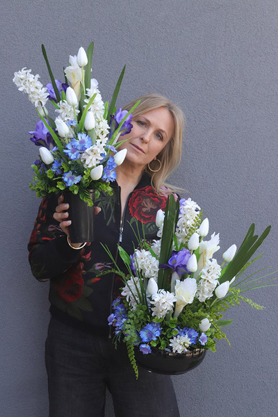 Tulip Iris, bukiet nagrobny we wkładzie