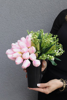 Tulippo New Design Candy, nowoczesny bukiet nagrobny we wkładzie