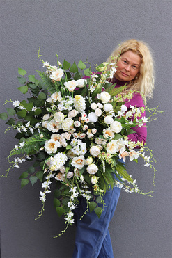 Biel Exclusive 2, kompozycja nagrobna w misie, wym.65x95cm