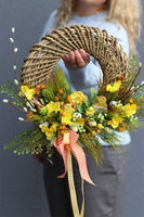 Avril Yellow, żółty wielkanocny wianek na drzwi