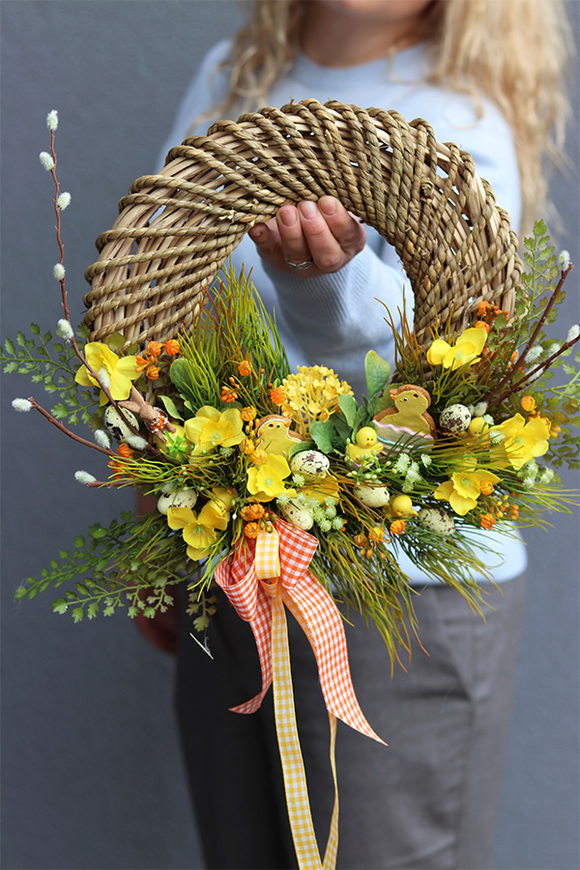 Avril Yellow, żółty wielkanocny wianek na drzwi