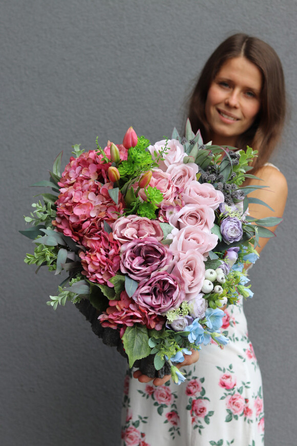 Pink Omnia, nagrobna dekoracja serce w skrzynce