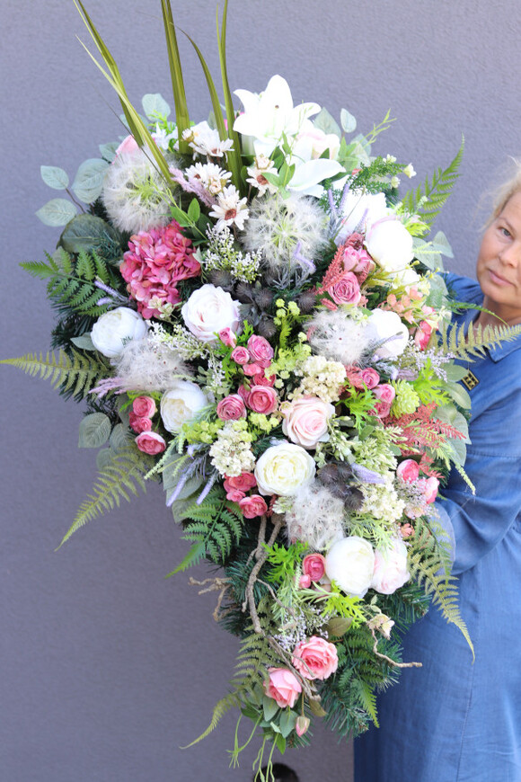 Dandelion Memory, bogata wiązanka nagrobna