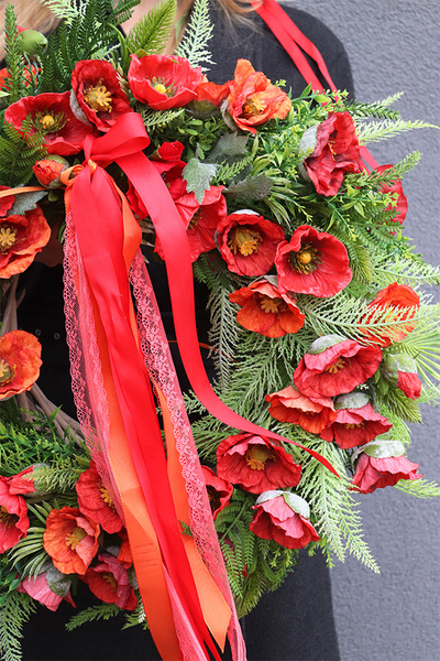 Makowa Panienka dekoracyjny wianek z makami	