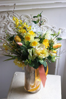 Amira Goldis, elegancki bukiet w wazonie